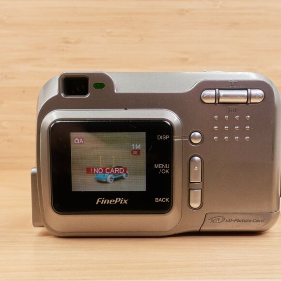 Fujifilm FinePix 2650 Digital Camera / 2 MP / 3X Optical Zoom / Silver / Japan - Picture 5 of 7